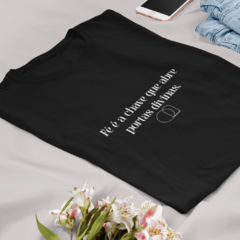 Camiseta Feminina A Fé é a chave que abre portas divinas na internet