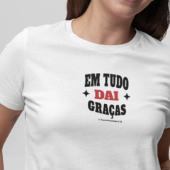 Camiseta Feminina Em tudo dai Graça - comprar online