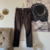 calça jeans marrom na internet