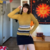 suéter amarelo anos 90 na internet