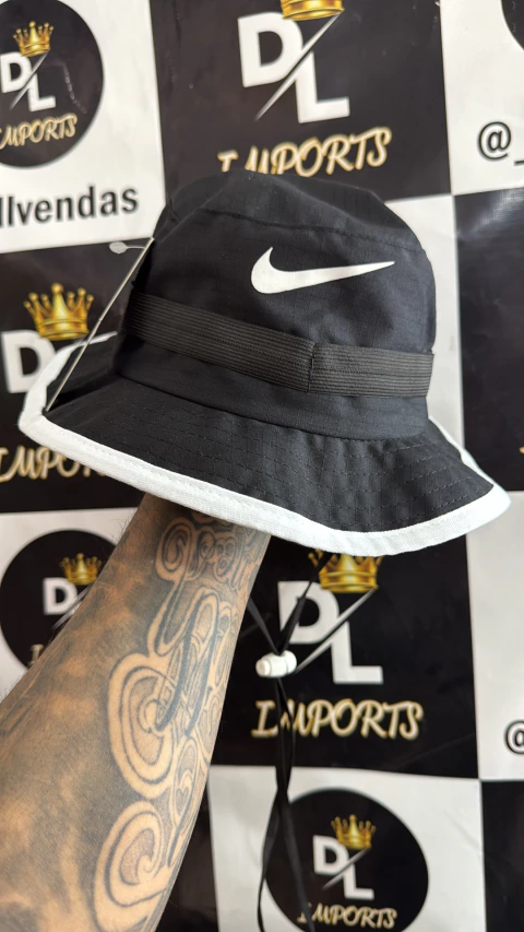 Chapéu Nike preto/branco
