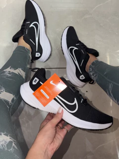 Nike Pegasus 40