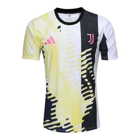 Camisa Juventus Pré-jogo 25/26 - Torcedor Adidas Masculina - Branca com detalhes em amarelo e preto