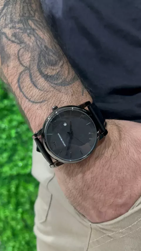 EMPORIO ARMANI CLASSIC ALL BLACK 42MM - A PROVA D'ÁGUA ATÉ 10 METROS