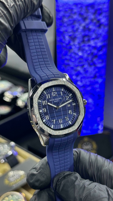 PATEK PHILIPPE AQUANAUT AZUL E PRATA 41MM - A PROVA D AGUA
