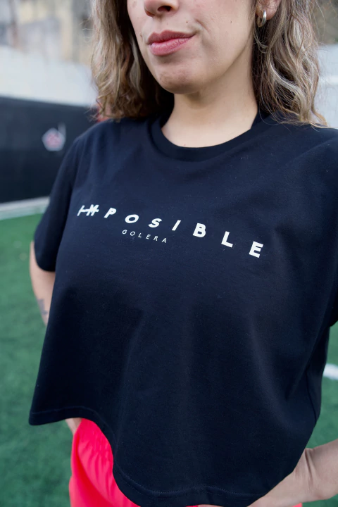 Crop top IMPOSIBLE - Negra - comprar online