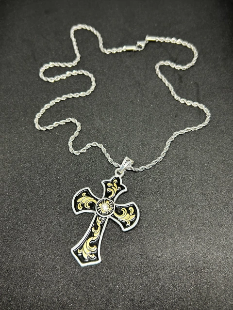 Corrente Bretes Crucifixo Preto/Dourado B022