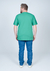 Camiseta plus size verde de algodão vista traseira, usada por um homem com calça jeans.