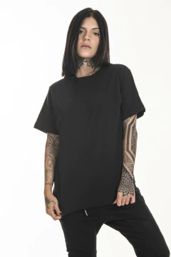 CAMISETA KOROVA REGULAR BASICA PRETA - comprar online