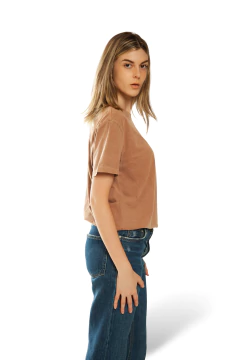 CAMISETA (REGULAR) KOROVA MARROM ESTONADA - loja online