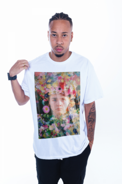 CAMISETA KOROVA MOVIESHOTS MIDSOMMAR BRANCA - Korova
