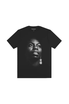 CAMISETA KOROVA FACES NINA SIMONE PRETA - comprar online