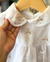 Vestido Maya Branco com Bordado Rosa na internet