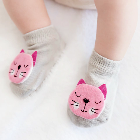 MEIA ANTIDERRAPANTE COM APLIQUE de bichinho BUBA