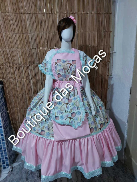 Jardineira fundo do verde com Rosa