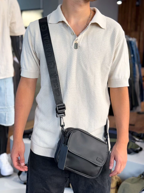 CHOMBA CUELLO POLO CON BROCHES CRUDO