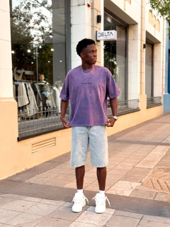 REMERA COLLEGE BOXY MORADO