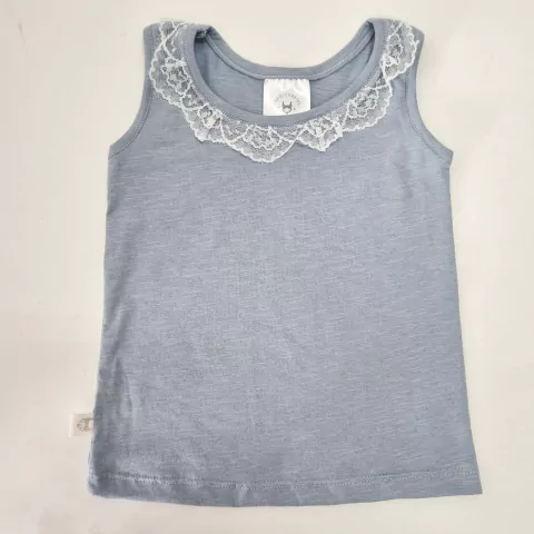 Musculosa algodon celeste con puntilla