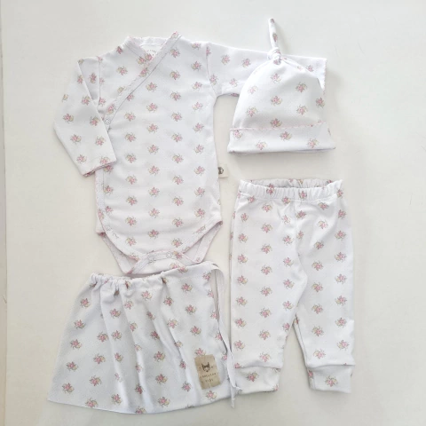 Ajuar 3 piezas + bolsa interlock florcitas rosa