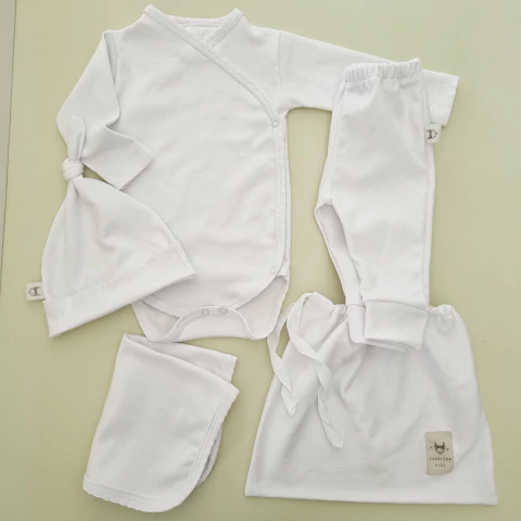 Conjunto 4 piezas + bolsa Algodón Pima blanco con picot blanco