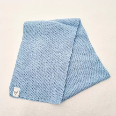 Bufanda tejida celeste