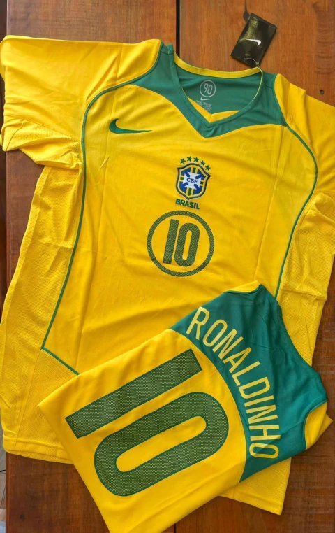 Camisa Brasil Retrô 2004 Ronaldinho Gaúcho Total 90 - comprar online