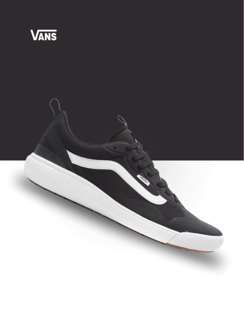 Tênis Vans Ultrarange Exo na cor preta, com detalhes em branco e sola branca, em fundo minimalista.