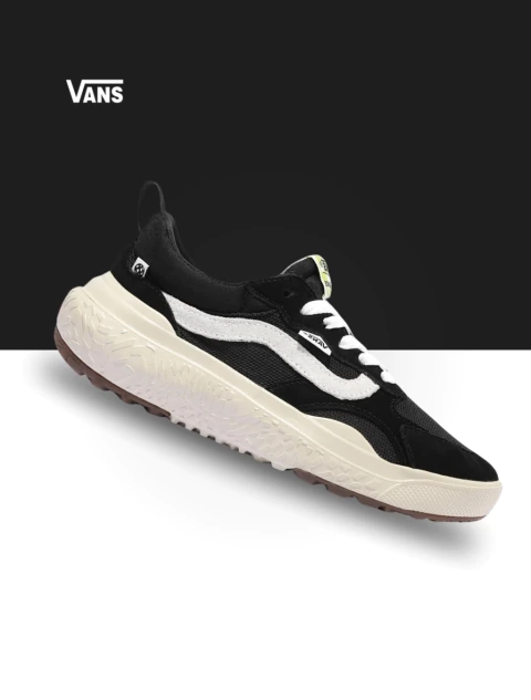 Imagem do Tênis Ultrarange Neo VR3 na cor preto e branco, com detalhes em couro e sola texturizada.