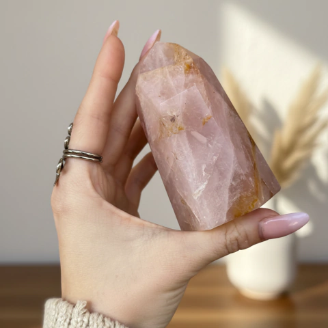 Cristal Quartzo Rosa G: Amor, Calma e Autocuidado - comprar online