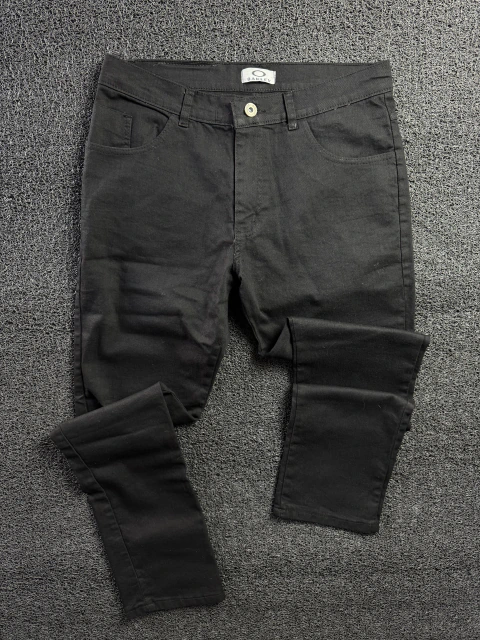 CALÇA JEANS SLIM PRETA