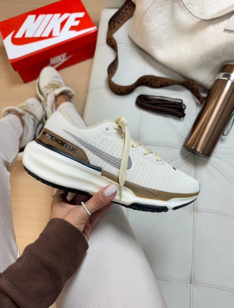 Tênis Premium ZOOMX Off Creme - comprar online