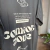 REMERA CONFORT ZONE - Enigma Showroom