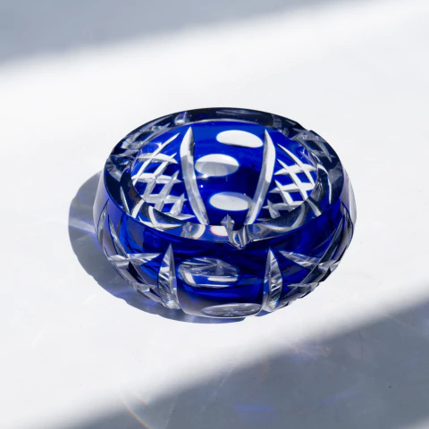 Cenicero de cristal tallado azul - comprar online