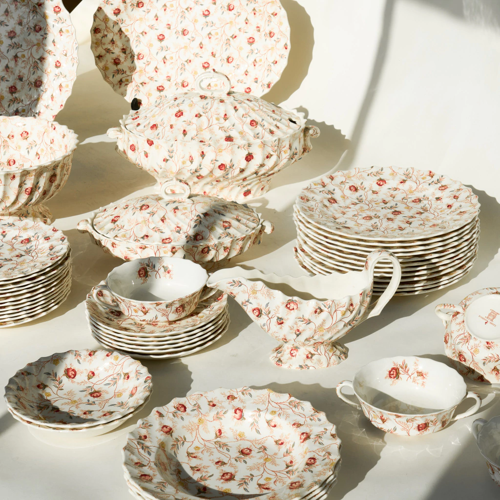 Juego de Mesa Porcelana Inglesa "SPODE COPELANND " Modelo ROSEBUD CHINTZ- 48PZAS.