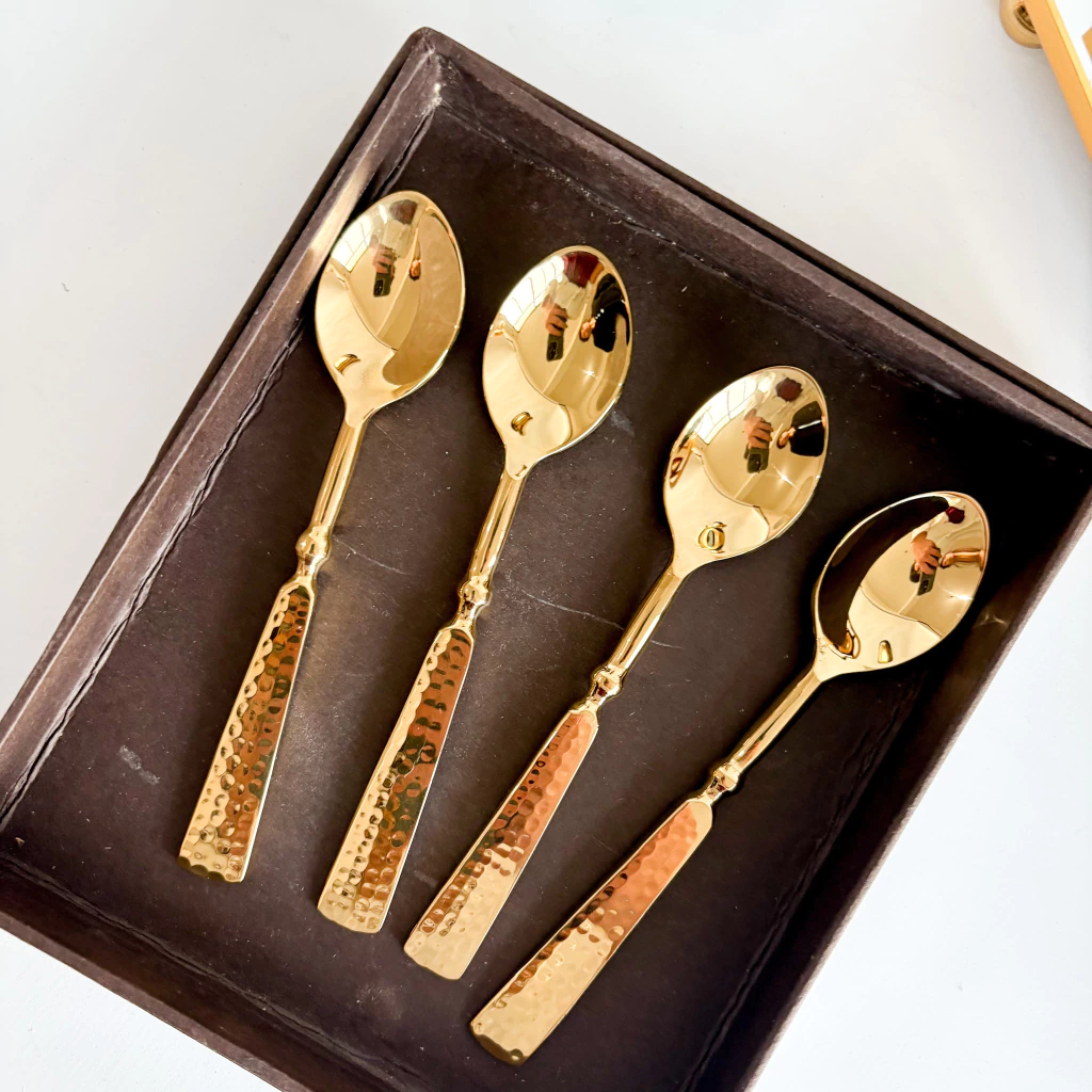 Set de 4 cucharitas doradas “Gold”