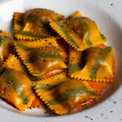 Raviolones de Bondiola y Batata Caramelizada - Allora Pastas