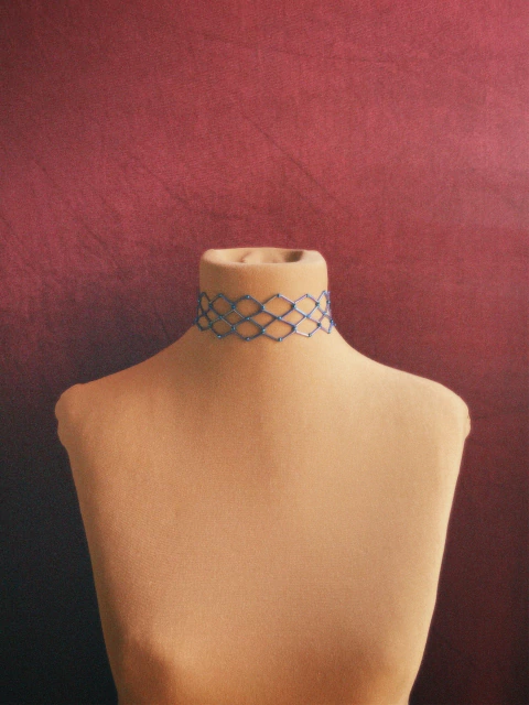 Choker red