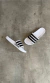 Chanclas Blancas Tiras Negras - comprar online