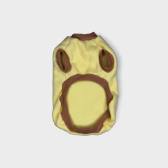 Roupa de frio para cachorro na cor amarela, modelo pinguim com detalhe de pizza. - comprar online
