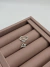ARGOLA RETANGULAR CORAÇÃO CRAVEJADO - PRATA 925