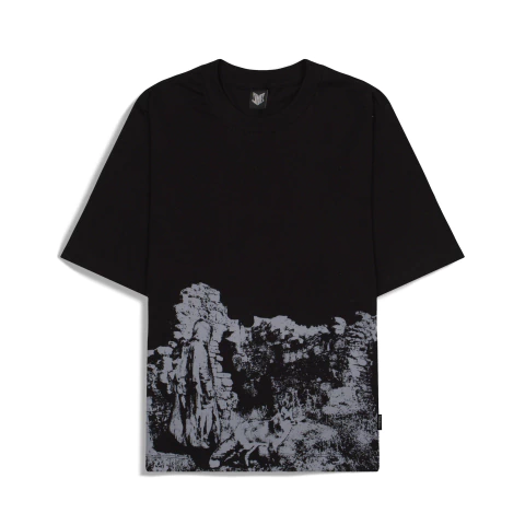 camiseta preta com estampa cinza