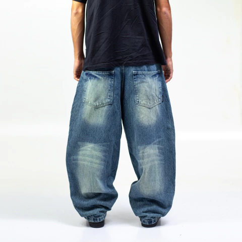 Calça jeans baggy com fade
