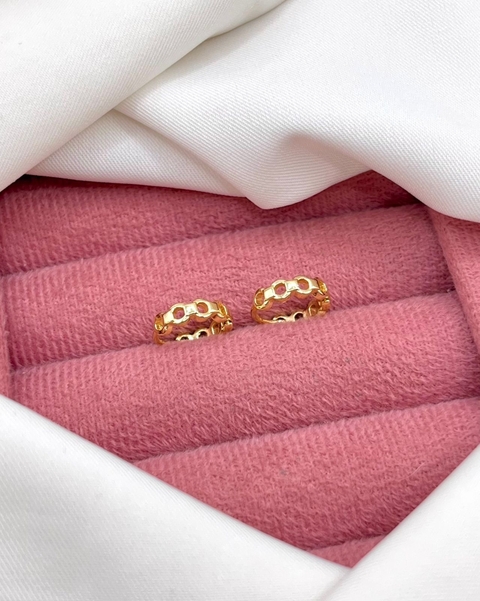 Argola dourada circulos vazados - comprar online