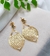 Brinco oval fotocorrosão dourado - comprar online