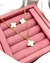 Conjunto trevo branco banhado a ouro