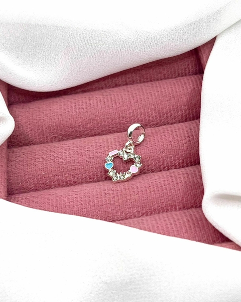 Berloque coraçõezinhos coloridos cravejado