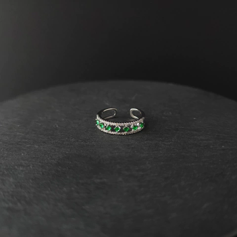 Anillo Seven Smeralds and Diamonds Plateado