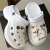 Sandália Crocs Plataforma Com Bottons Branca - URBANS STORES