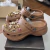 Sandália Crocs Plataforma Com Bottons marrom - loja online