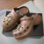 Sandália Crocs Plataforma Com Bottons marrom na internet